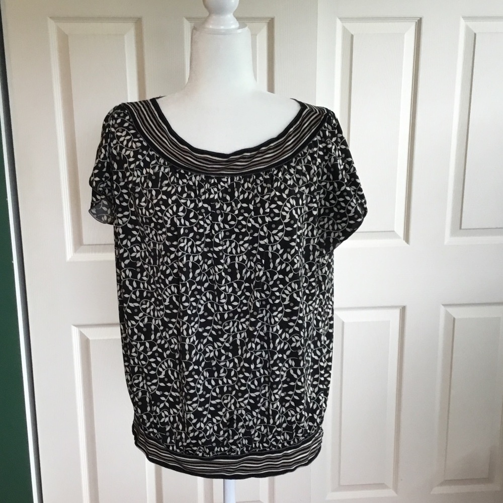 Max Studio Monochrome Abstract Cap sleeve blouse